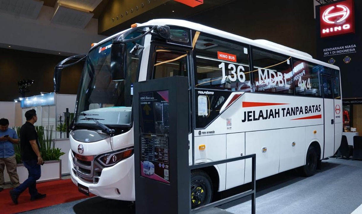 Hino Bus 4x4 Tangguh, Siap Taklukkan Medan Ekstrem   