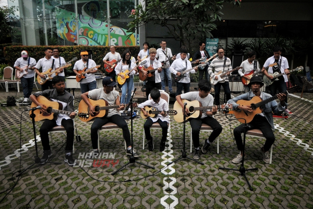 Memperingati Hari Musik Nasional, 21 Gitaris Main di Regantris Hotel Surabaya