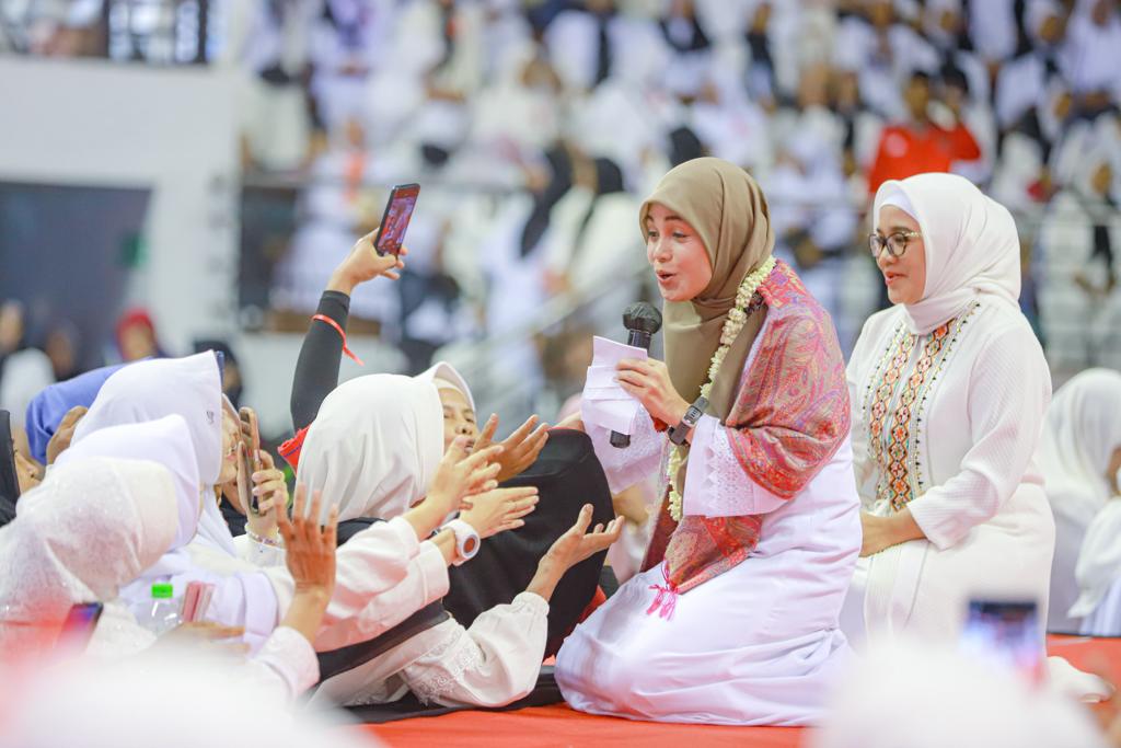 Peran Kampanye Siti Atikoh: Elektabilitas Ganjar-Mahfud Naik 4,39 Persen 