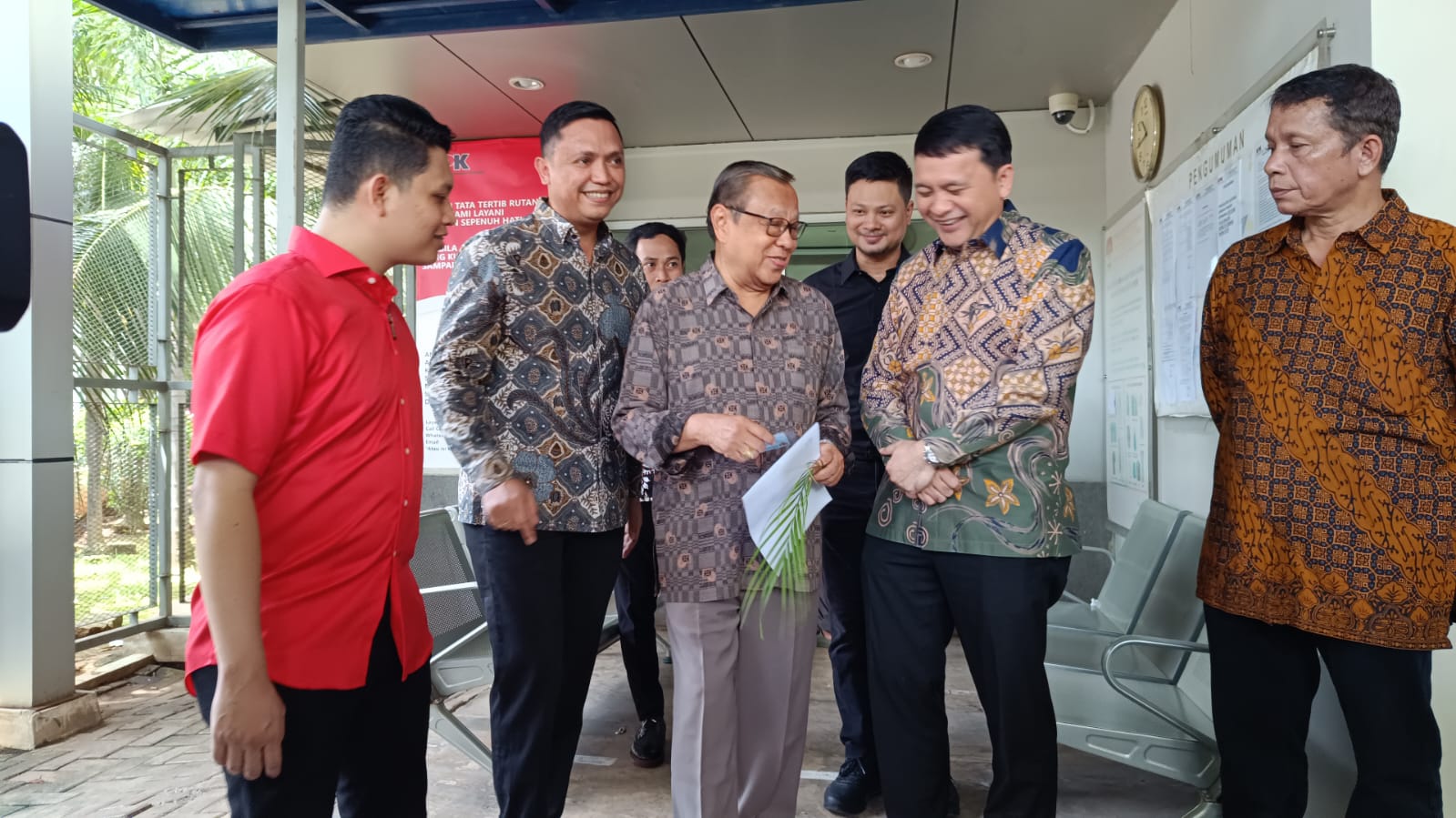 Bawa Daun Palma, Kardinal Suharyo ke Rutan KPK Jenguk Hasto