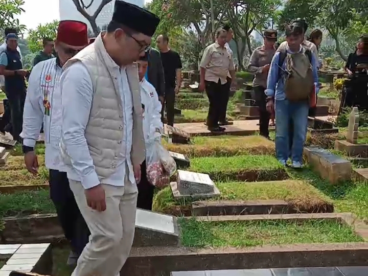 Awali Kampanye Pilkada Jakarta, Ridwan Kamil-Suswono Ziarah Ziarah ke Makam M.H. Thamrin di Karet Bivak