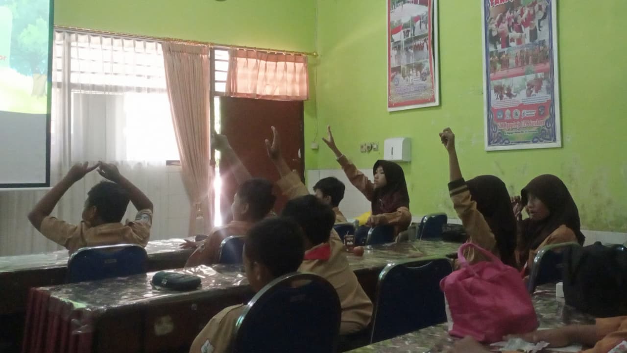 Siswa Diajak jadi Pelopor Anti-Bullying dan Internet Sehat melalui PUSPAGA Goes to School Surabaya