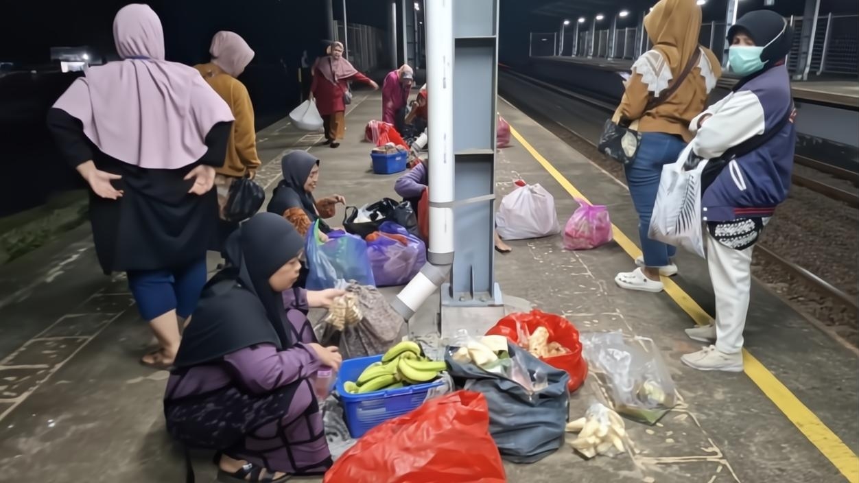 Akhirnya! Setelah 20 Tahun, Petani dan Pedagang Akhirnya Dapat Kereta Sendiri