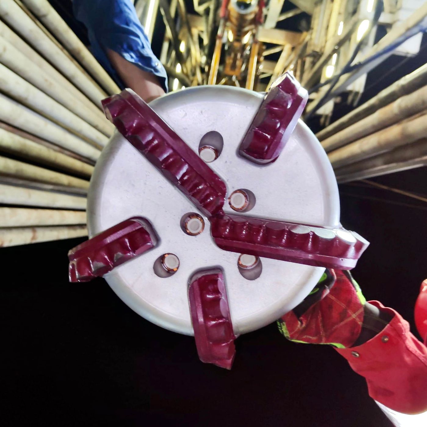 Rig EMR-01 Elnusa Catat Rekor Casing While Drilling Terdalam di Indonesia, Efisiensi Migas Meningkat