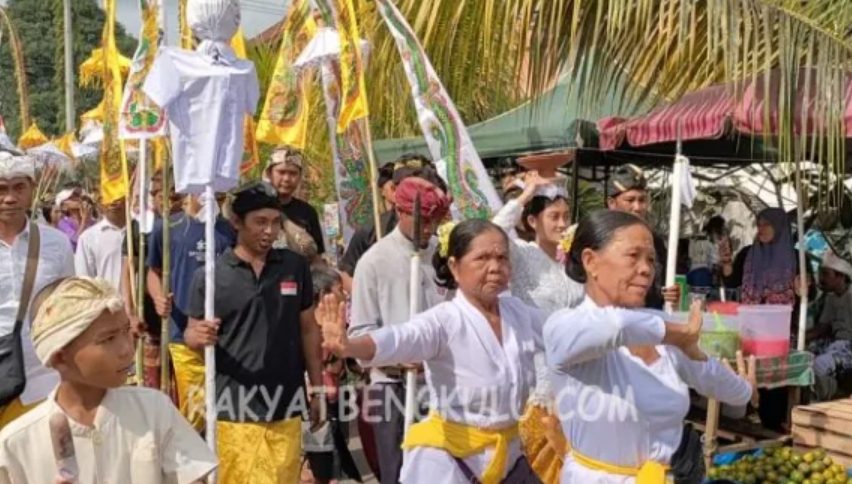 22 Keluarga Ikut Ngaben Massal Masyarakat Hindu Bali Bengkulu Utara