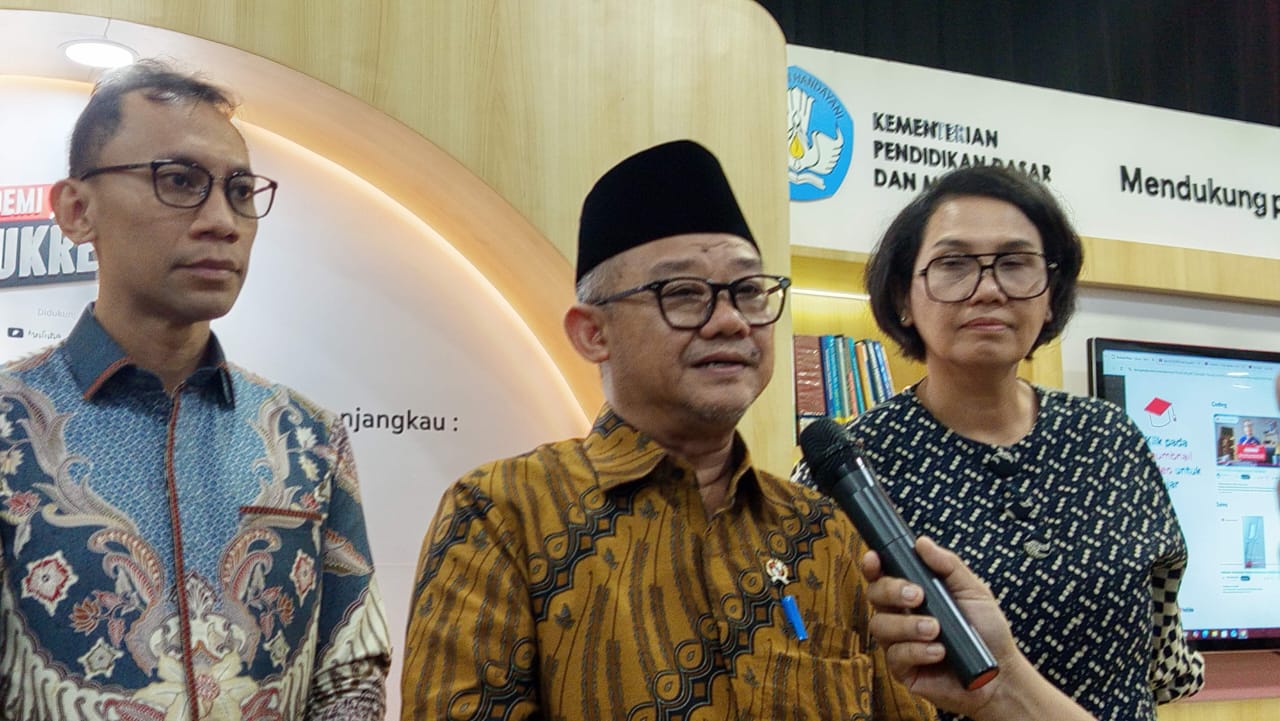 Mendikdasmen Singgung Konten Viral: Bermutu atau Tidak, Demi Sesuap Nasi