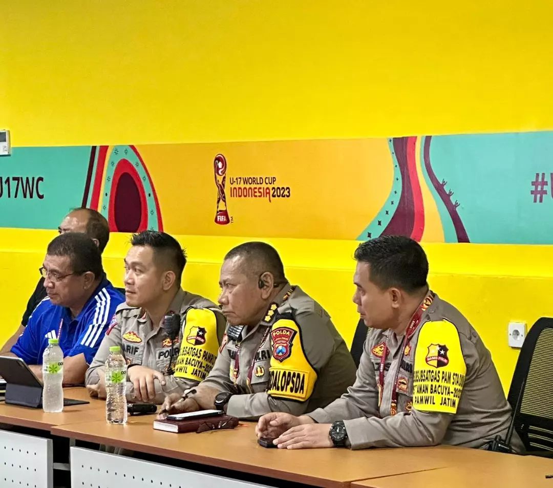 Sebanyak 350 Anggota Polda Jatim Bertugas Sebagai Steward Piala Dunia U-17 di Stadion Gelora Bung Tomo 