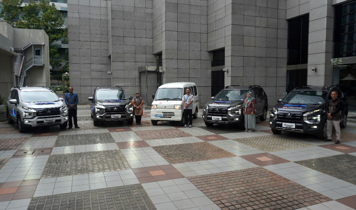 10 Unit Kendaraan Mitsubishi Motors Diserahkan ke SMK, MMKSI: Lanjutkan Dukungan Pendidikan Vokasi Teknik Kendaraan Ringan 