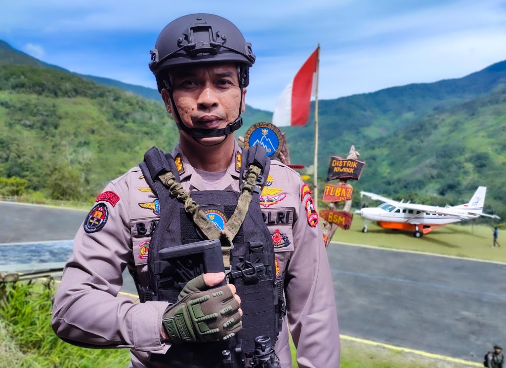 Satgas Damai Cartenz Bantah Pernyataan KKB soal TNI-Polri Bakar Kampung di Papua, 'Situasi Aman'