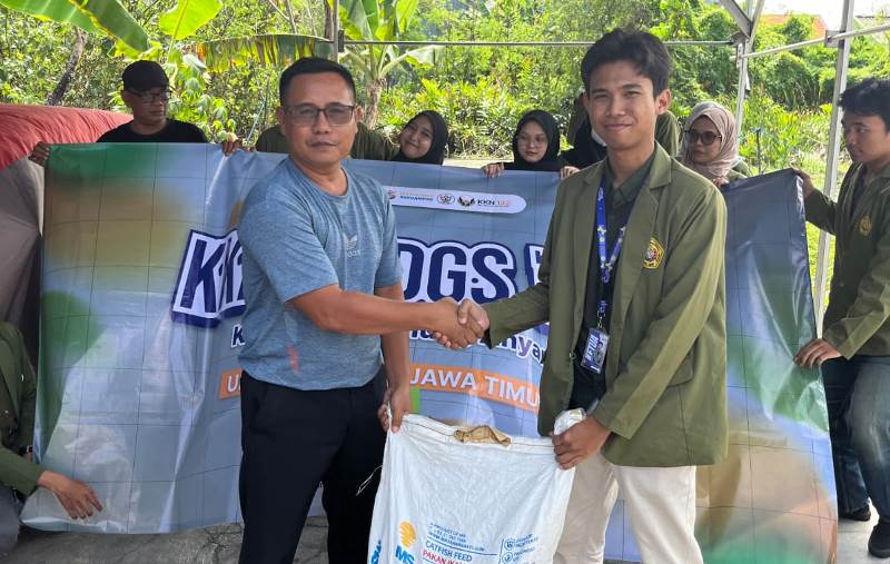 Mahasiswa UPN Jatim Bantu Kembangkan Budidaya Lele di Gunung Anyar