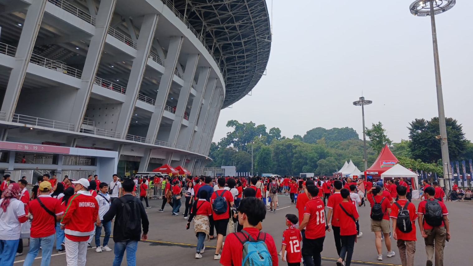 4 Jam Jekang Kick Off Indonesia vs Arab Saudi, Penonton Mulai Memadati Area GBK