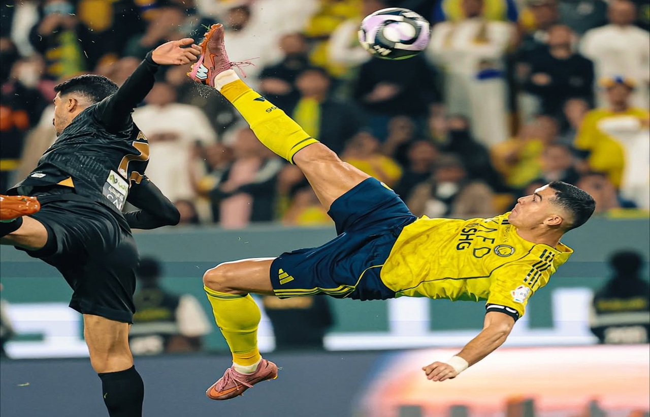 Aksi Cristiano Ronaldo Cetak Gol Salto di Usia 40 Tahun, Asa 1.000 Gol Semakin Dekat!