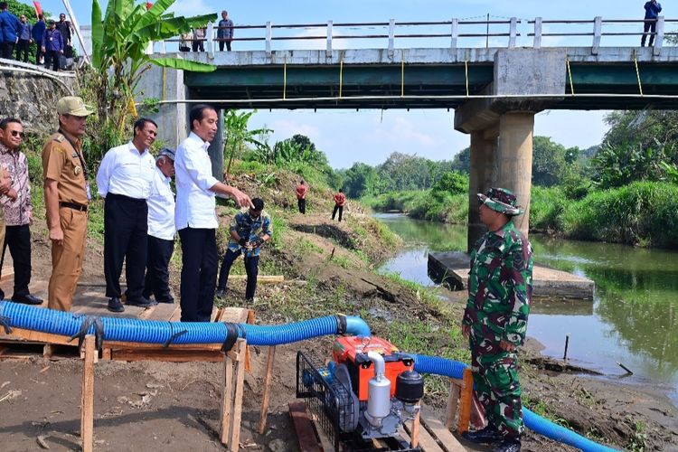 Antisipasi Kekeringan Panjang, Jokowi Tinjau Proyek Pompanisasi di Jawa Tengah