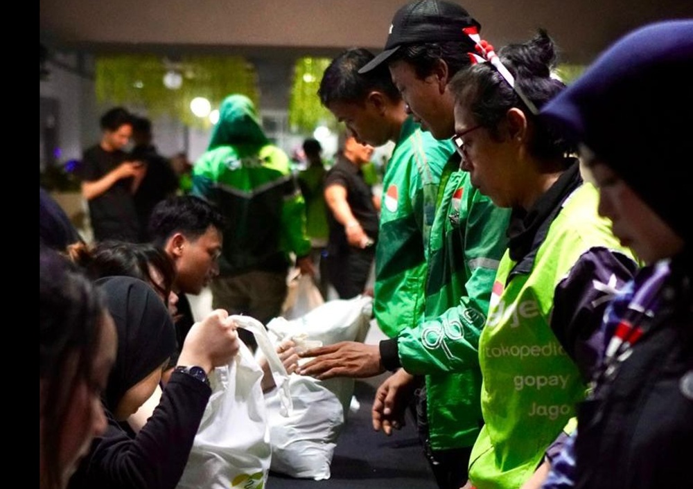 Semangat MengEMASkan Indonesia, Pegadaian Salurkan 1.000 Paket Sembako untuk Pengemudi Ojek Online