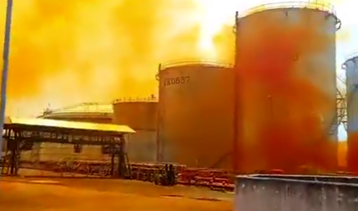 Puluhan Warga Dilarikan ke RS Akibat Kebocoran Gas Asam Nitrat PT Vopak Indonesia di Cilegon