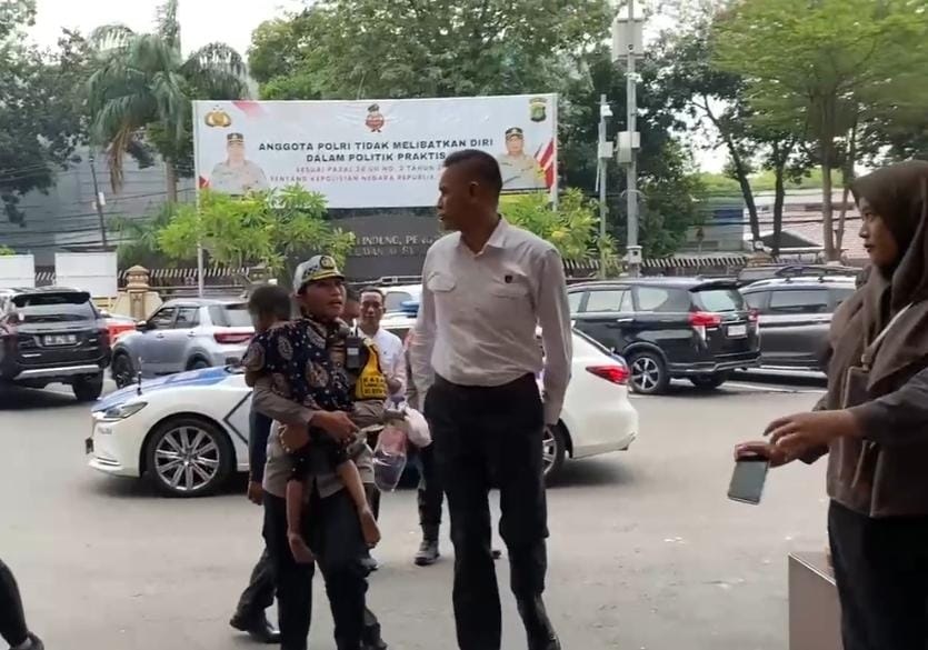 Detik-Detik Bocah Disekap Ayahnya Sendiri di Pos Polisi, Ditodong Pakai Pisau