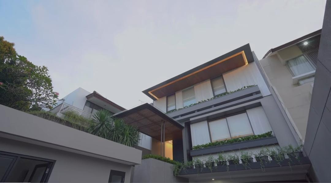 Panas Rumor Hubungan Aura Kasih dan Ridwan Kamil, Rumah Rp50 Miliar di Cipete Jadi Sorotan