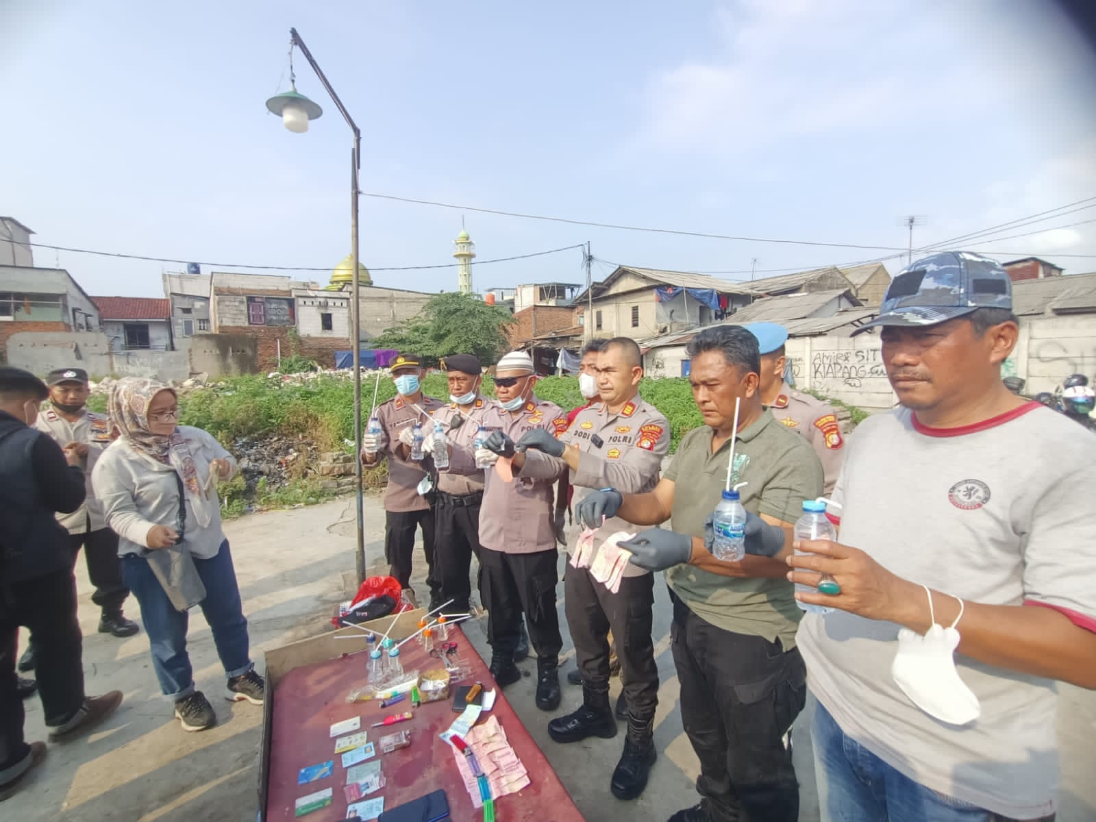 2 Eks Anggota Polri Tertangkap Basah Gunakan Sabu saat Penggerebekan Narkoba di Kampung Boncos