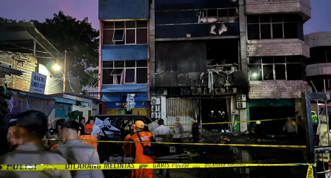 Bu, Kantor Aku Meledak! Cerita Safa yang Selamat dari Kebakaran Kemayoran saat Menelepon Ibunya