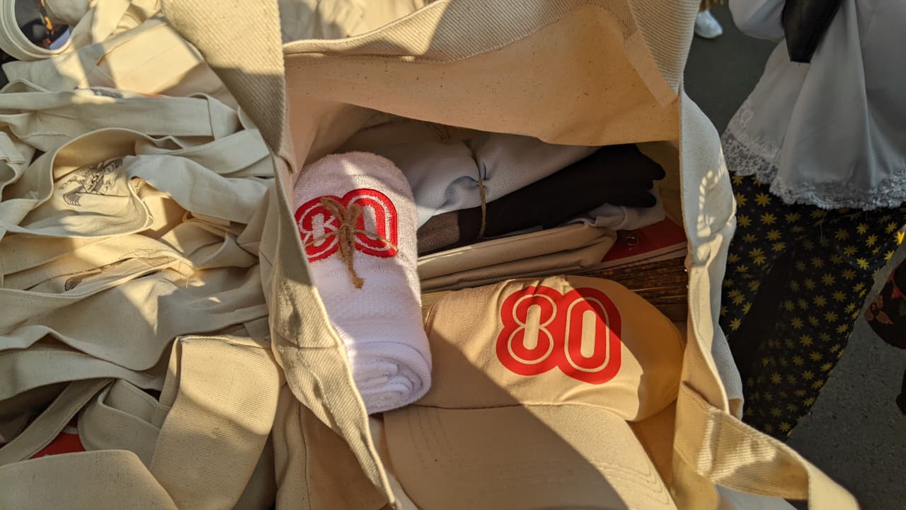 Unboxing Souvenir Pengunjung di Istana Merdeka Merayakan HUT ke-80 RI, Ternyata Ini Isinya