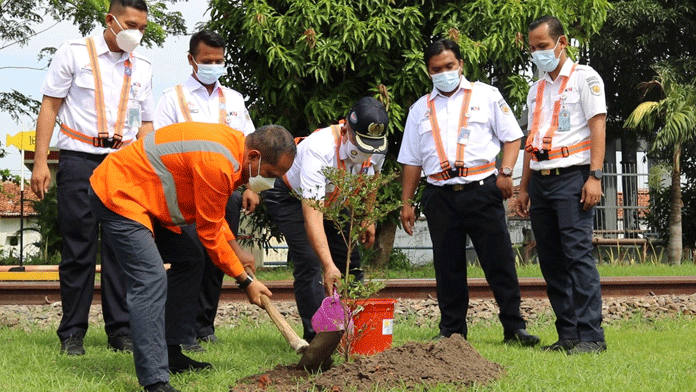 Gerakan Menanam Pohon, Ingin Lingkungan Stasiun Hijau