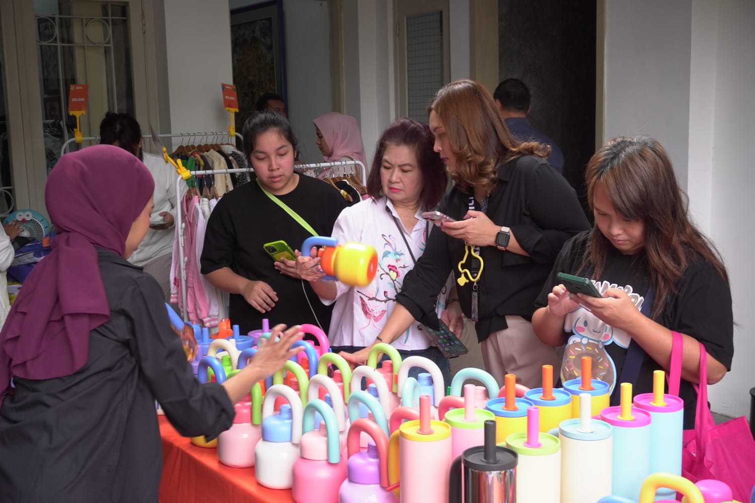 Thrift Market 3.0 X Silvia Siantar Banjir Pengunjung, Sajikan Preloved Eksklusif dan Harga Terjangkau