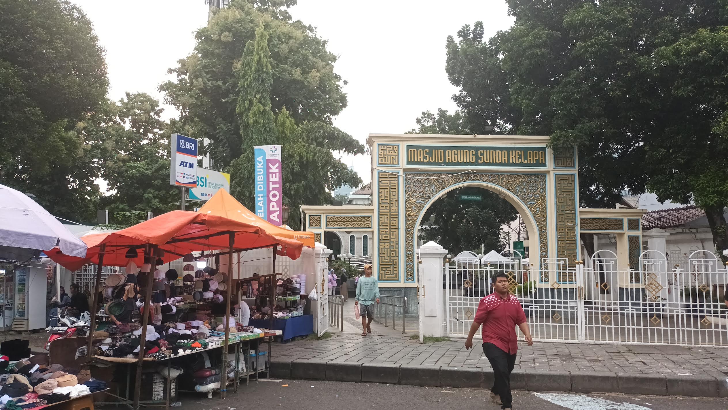 Kebersamaan dan Tradisi: Suasana Jelang Berbuka di Masjid Sunda Kelapa