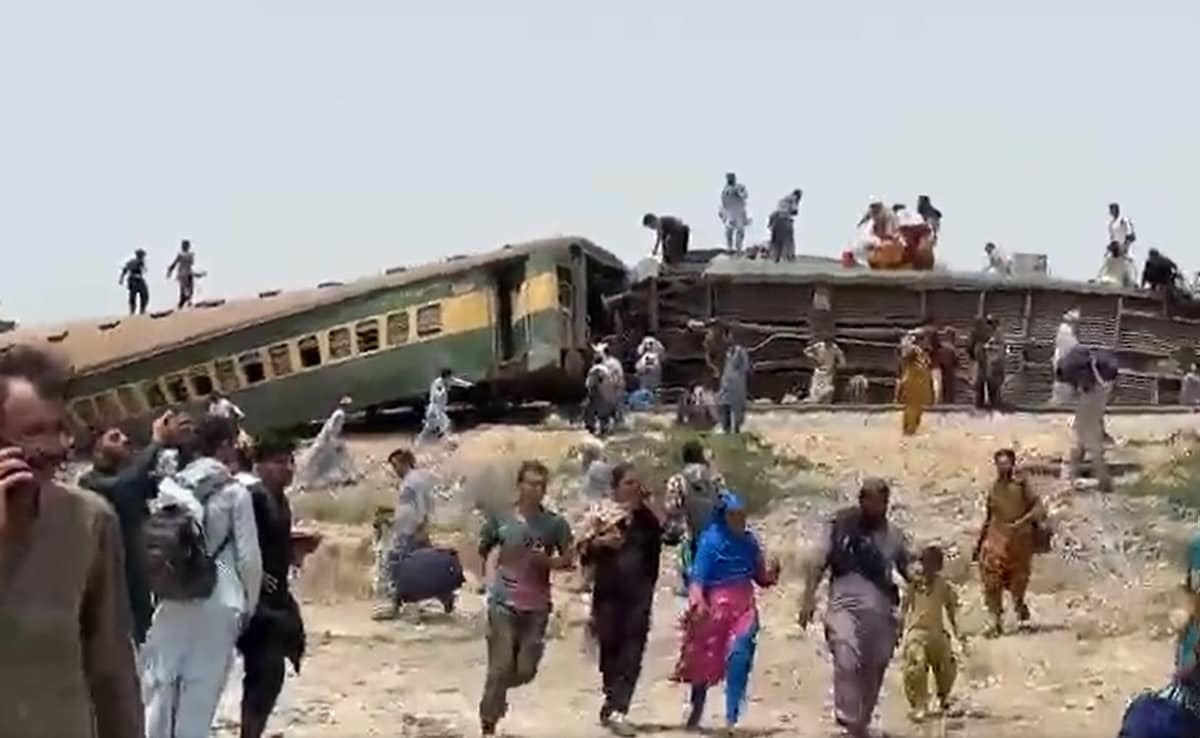 Sedikitnya 25 Korban Tewas, 80 Luka-luka Pasca Kecelakaan Kereta Tergelincir di Pakistan Selatan