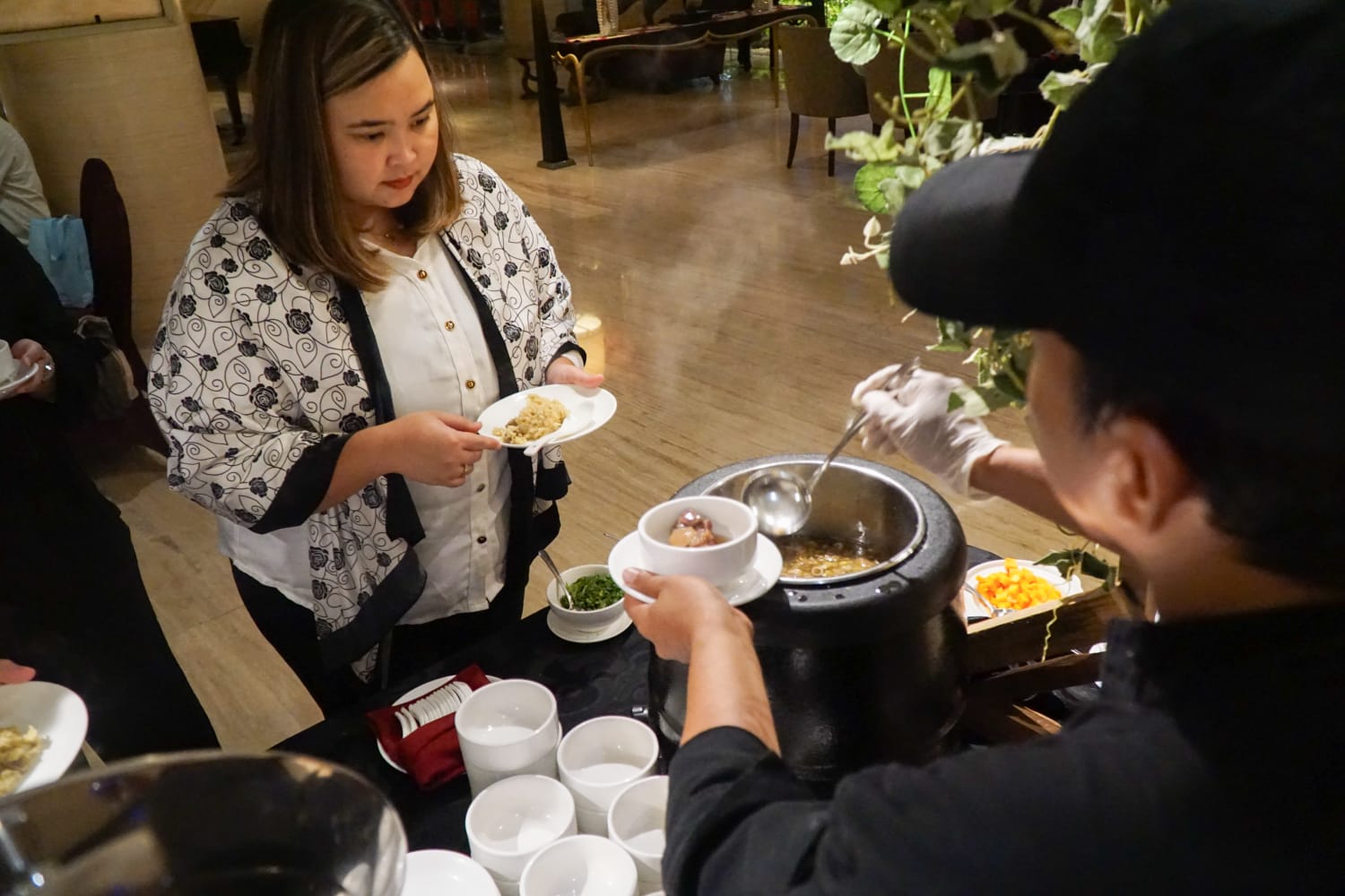 Buka Puasa di Wyndham Hotel Surabaya Ajak Tamu Sekaligus Bersedekah