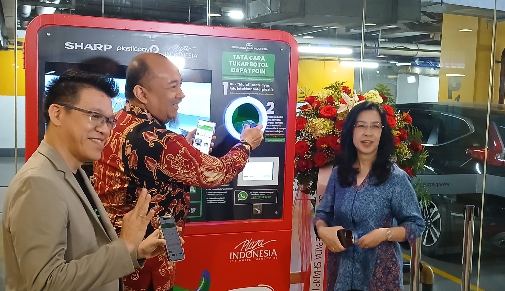 Cegah Penumpukan Sampah Plastik, Sharp Indonesia dan Plasticpay Luncurkan Mesin Olah Sampah RVM