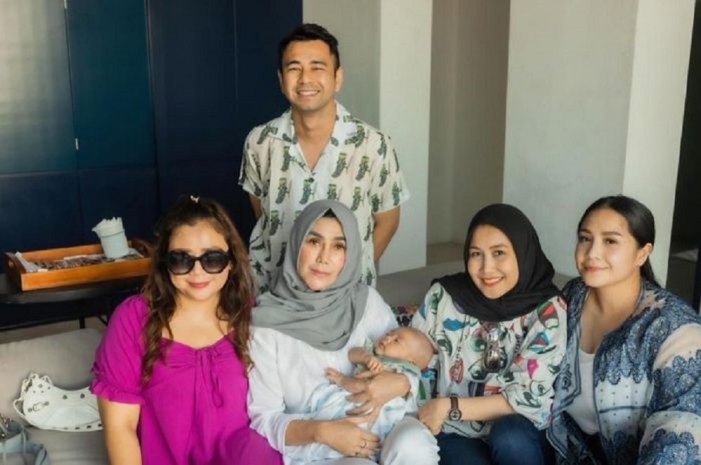 'Rahasia' Raffi Ahmad dengan Wanita Hijab Mimi Bayuh Mencuat, Mama Gigi Hanya Tertawa: Nggak Kaget