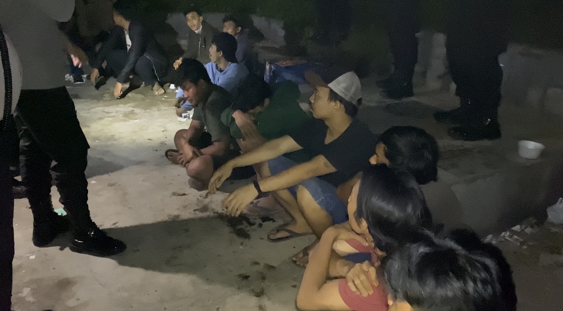 Polisi Amankan 15 Orang Terduga Transaksi Sabu di Kampung Boncos Menyusul Penangkapan Ammar Zoni
