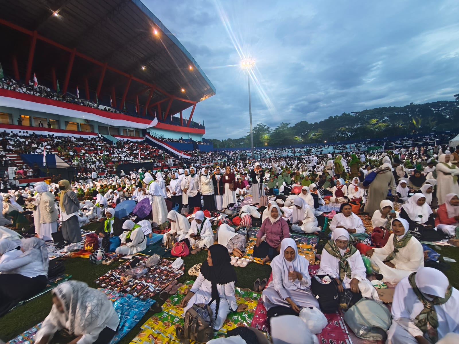 Ratusan Ribu Nahdliyin Padati Stadion Gajayana Malang Ikuti Mujahadah Kubro 