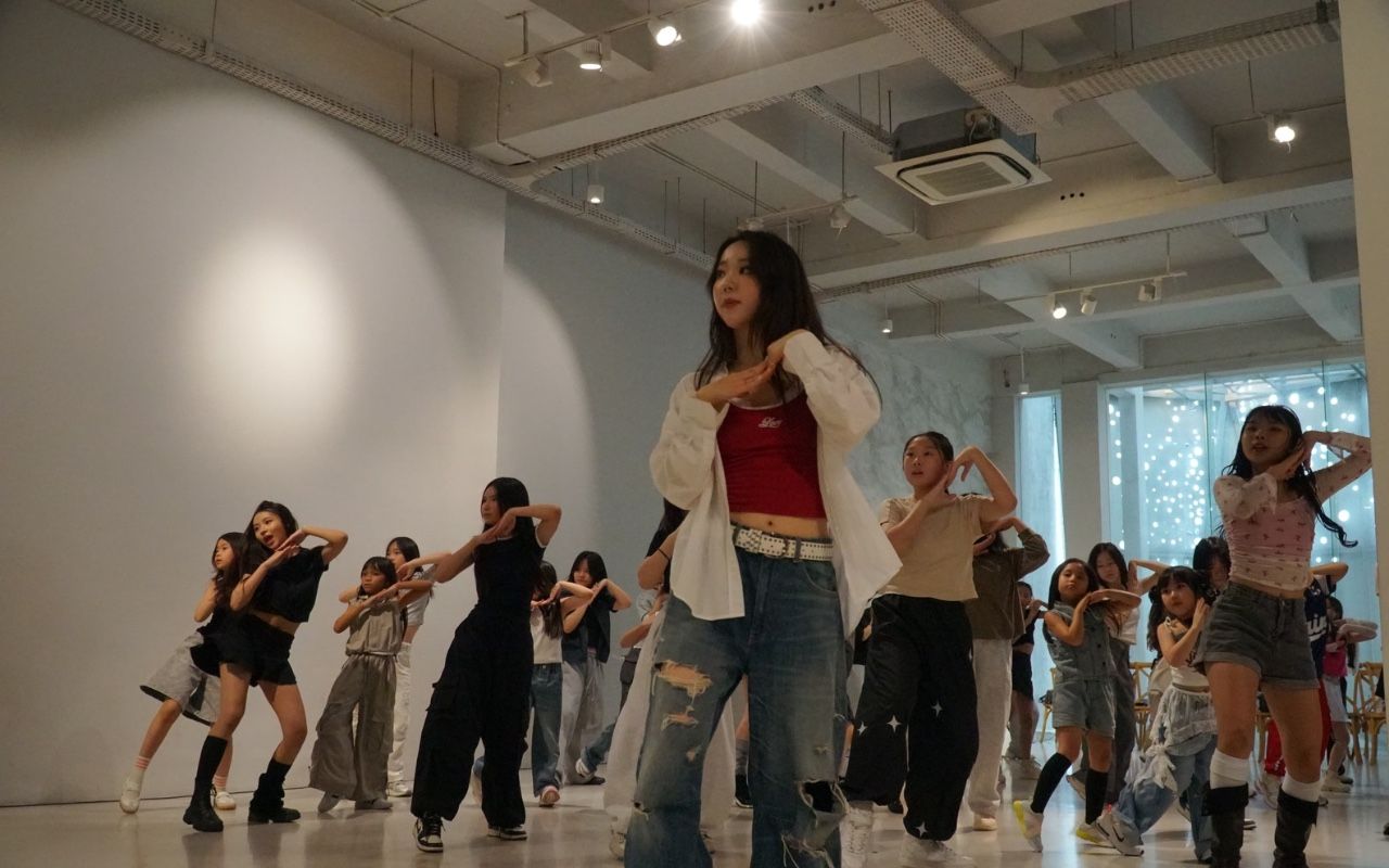 Workshop K-Pop Dance SM Universe di Surabaya Semai Mimpi Jadi Idol Seperti Carmen Hearts2Hearts