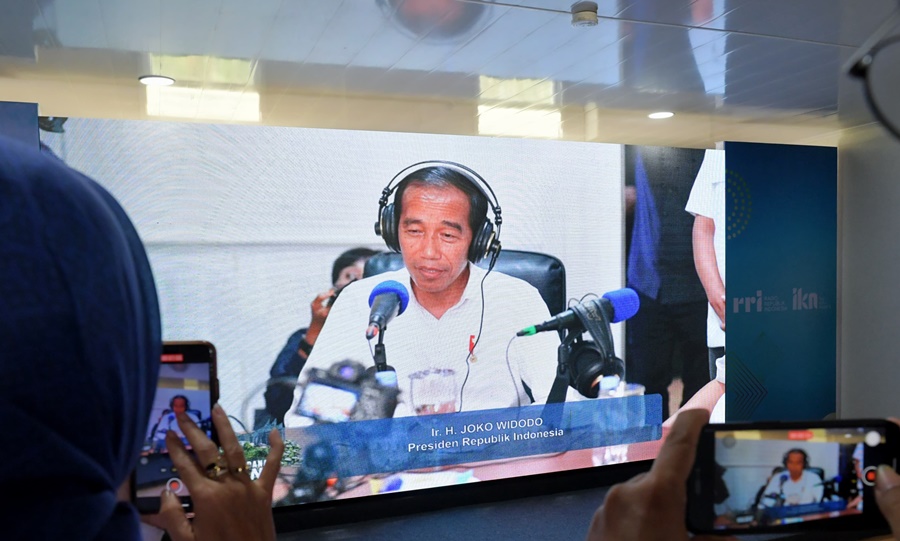 Jokowi Sapa Masyarakat Indonesia Lewat Siaran Perdana RRI di IKN