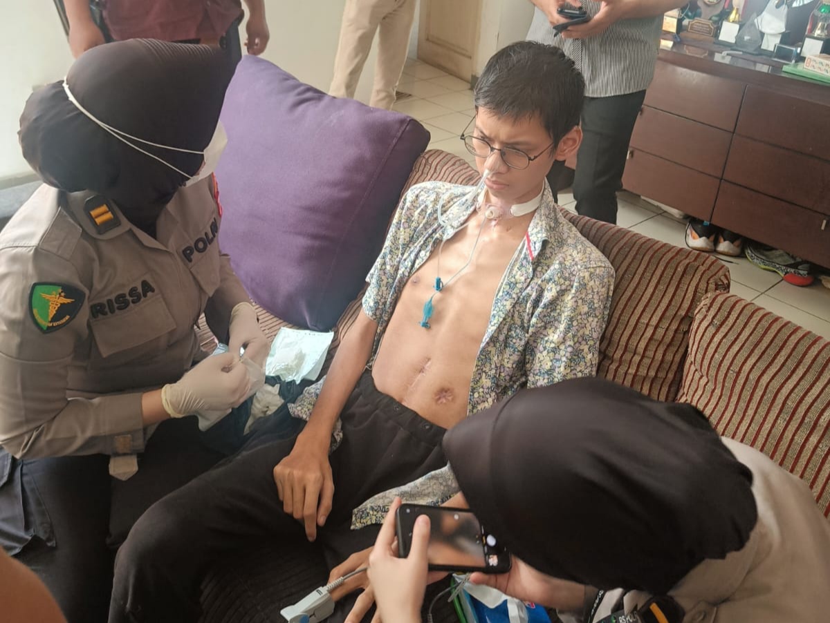 Kapolri Beri Bantuan untuk Sultan Rifat, Korban Kabel Optik untuk Dirawat di RS Polri Kramat Jati