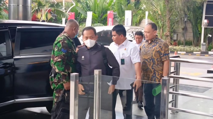 Sempat Kabur Saat OTT, Kasi Datun Kejari HSU Akhirnya Serahkan Diri ke KPK