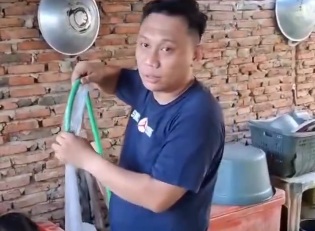 Nasib Wahyudin Moridu, Jadi Penjual Es Batu Setelah Dipecat dari Anggota DPRD Gorontalo