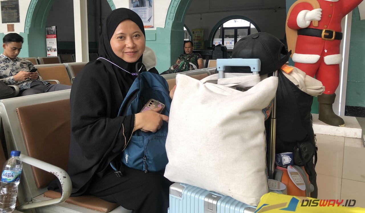 Penumpang di Stasiun Pasar Senen Pilih Habiskan Malam Tahun di Baru di Kampung Halaman Ketimbang Dubai