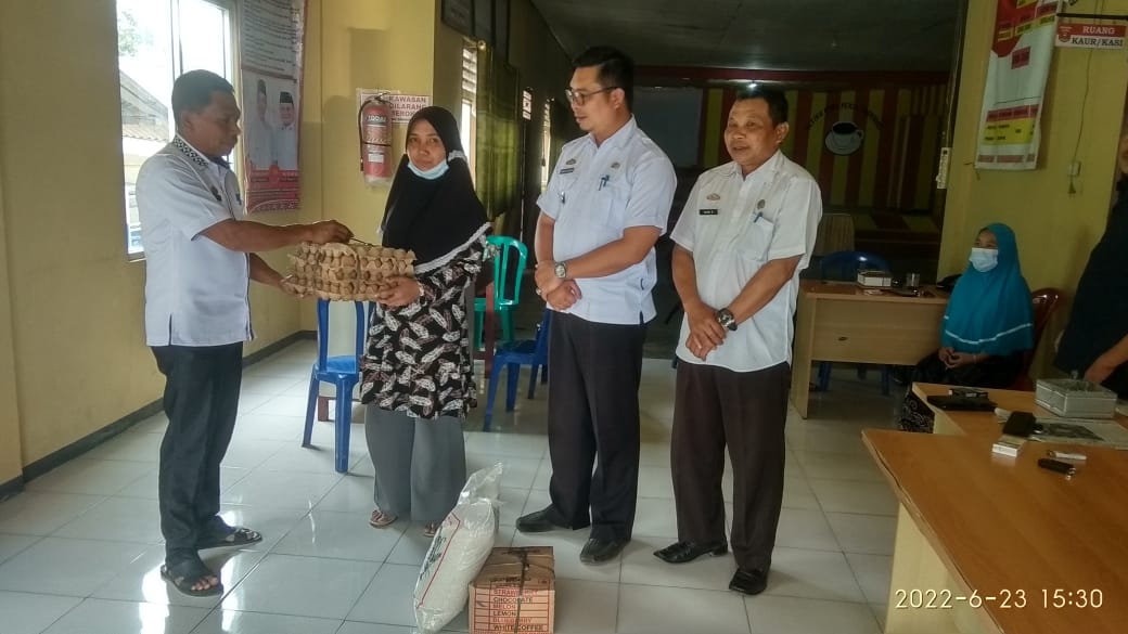 Salurkan Santunan Kematian, Camat Bambang Sampaikan Belasungkawa Bupati