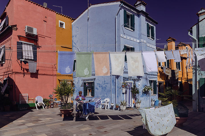 Warna-warni Kampung Nelayan di Burano; Indah, Mencolok, Fotogenik