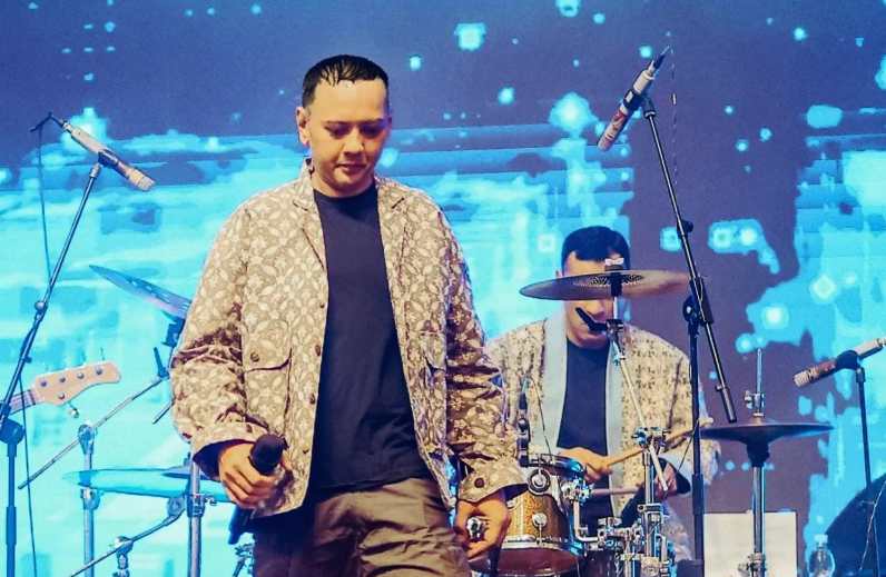 Ucapan Menyentuh Andre Taulany untuk Mendiang Lucky Widja Element, Sesama Vokalis Band 90an