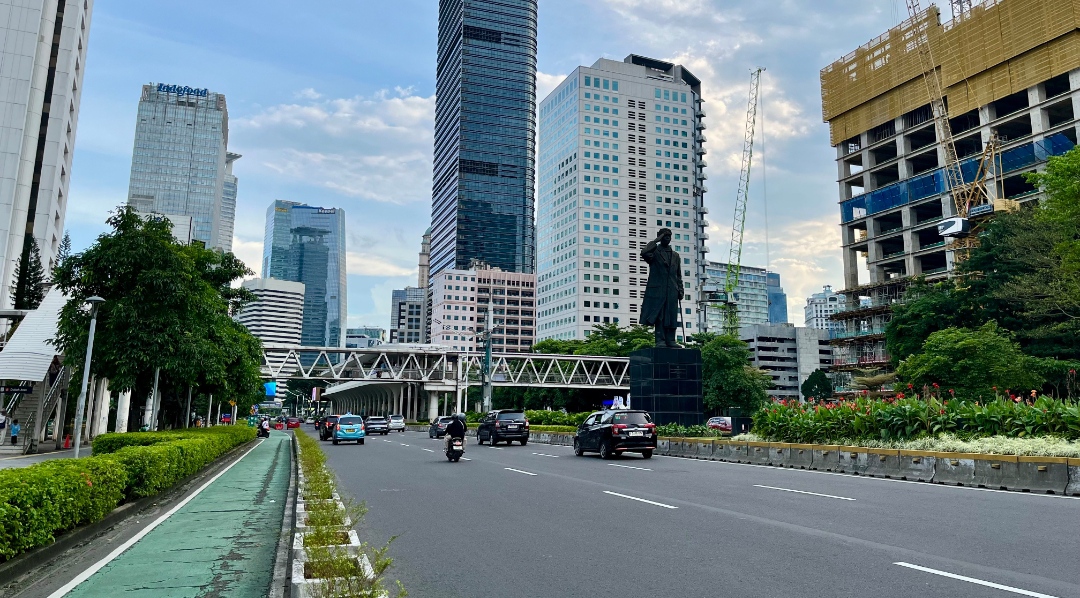H+2 Lebaran: Jalan Jendral Sudirman Lengang, Jakarta Serasa Tinggal 'Pemain Inti'
