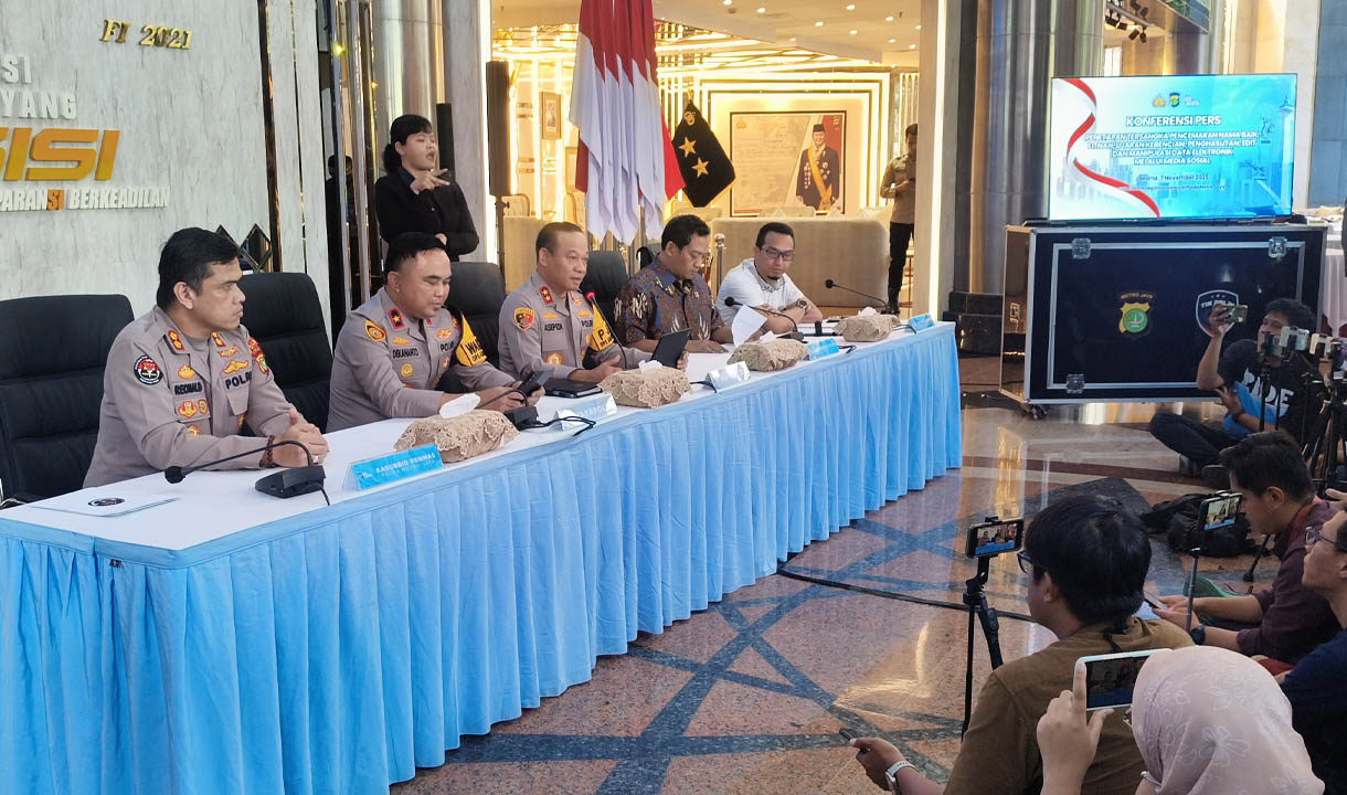 Kasus Ijazah Palsu Jokowi: Polisi Temukan Unsur Pidana, 8 Orang Jadi Tersangka, Termasuk Roy Suryo