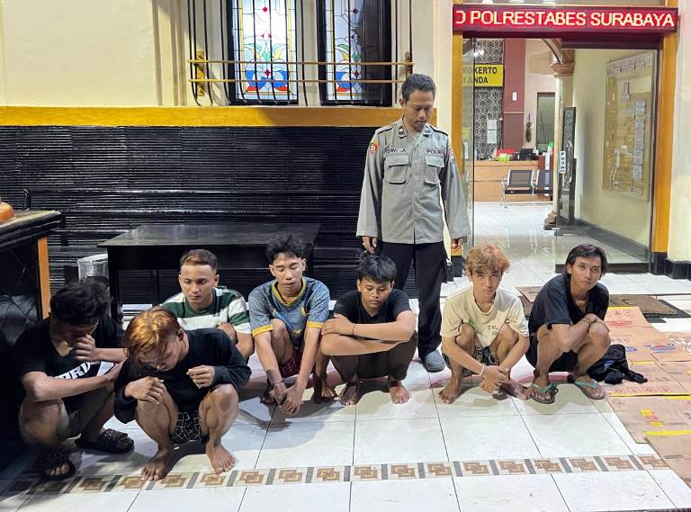 Tujuh Remaja Gangster di Surabaya Diamankan