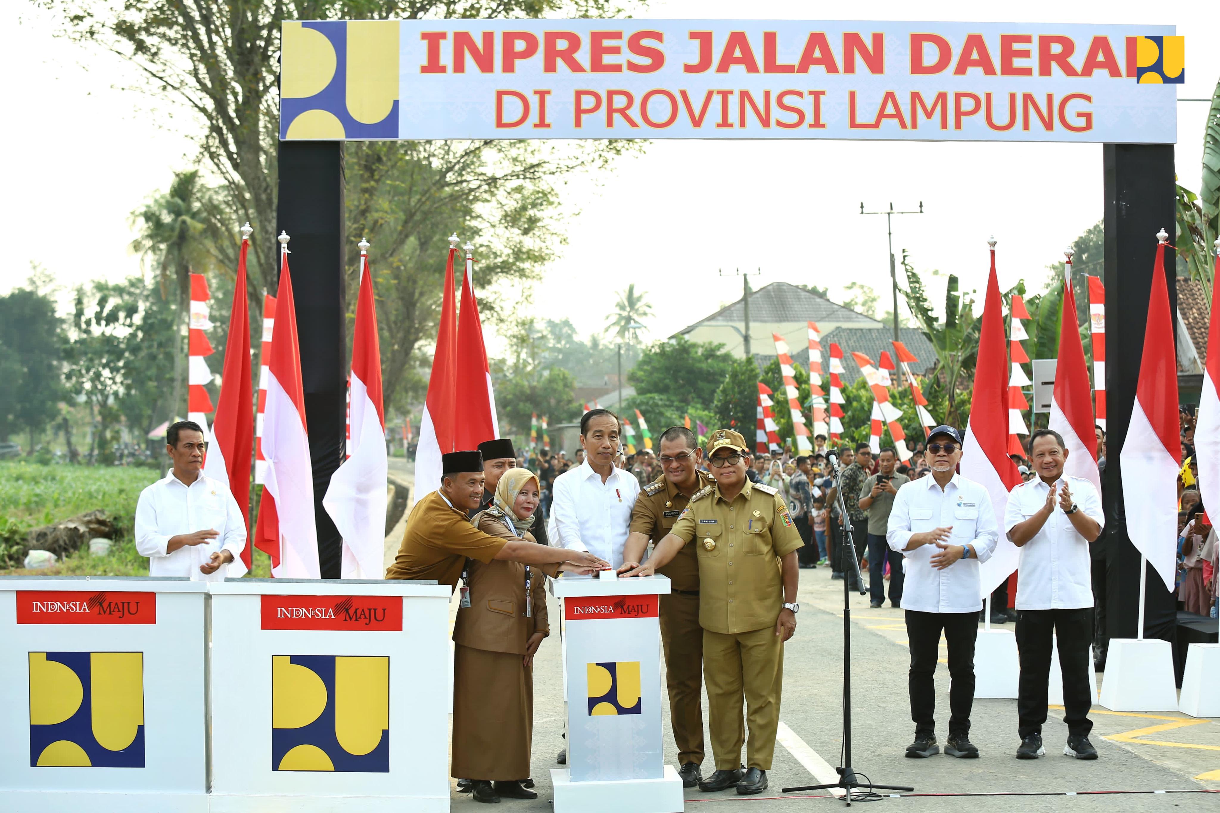 Presiden Joko Widodo Resmikan 16 Ruas Jalan Daerah di Provinsi Lampung
