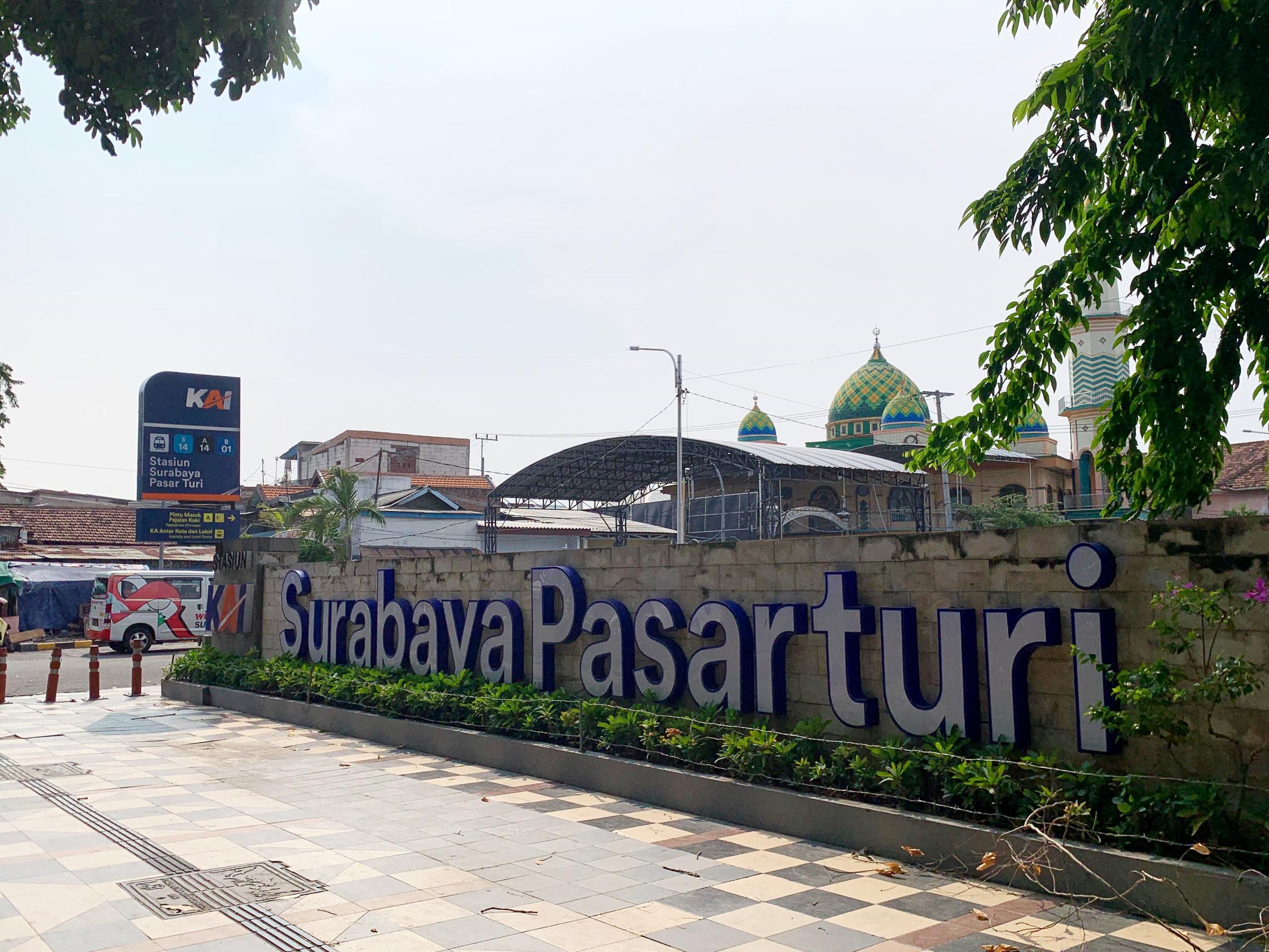 Perjalanan KA dari Stasiun Pasarturi Dialihkan, Jalur Rel Terendam Banjir di Grobogan