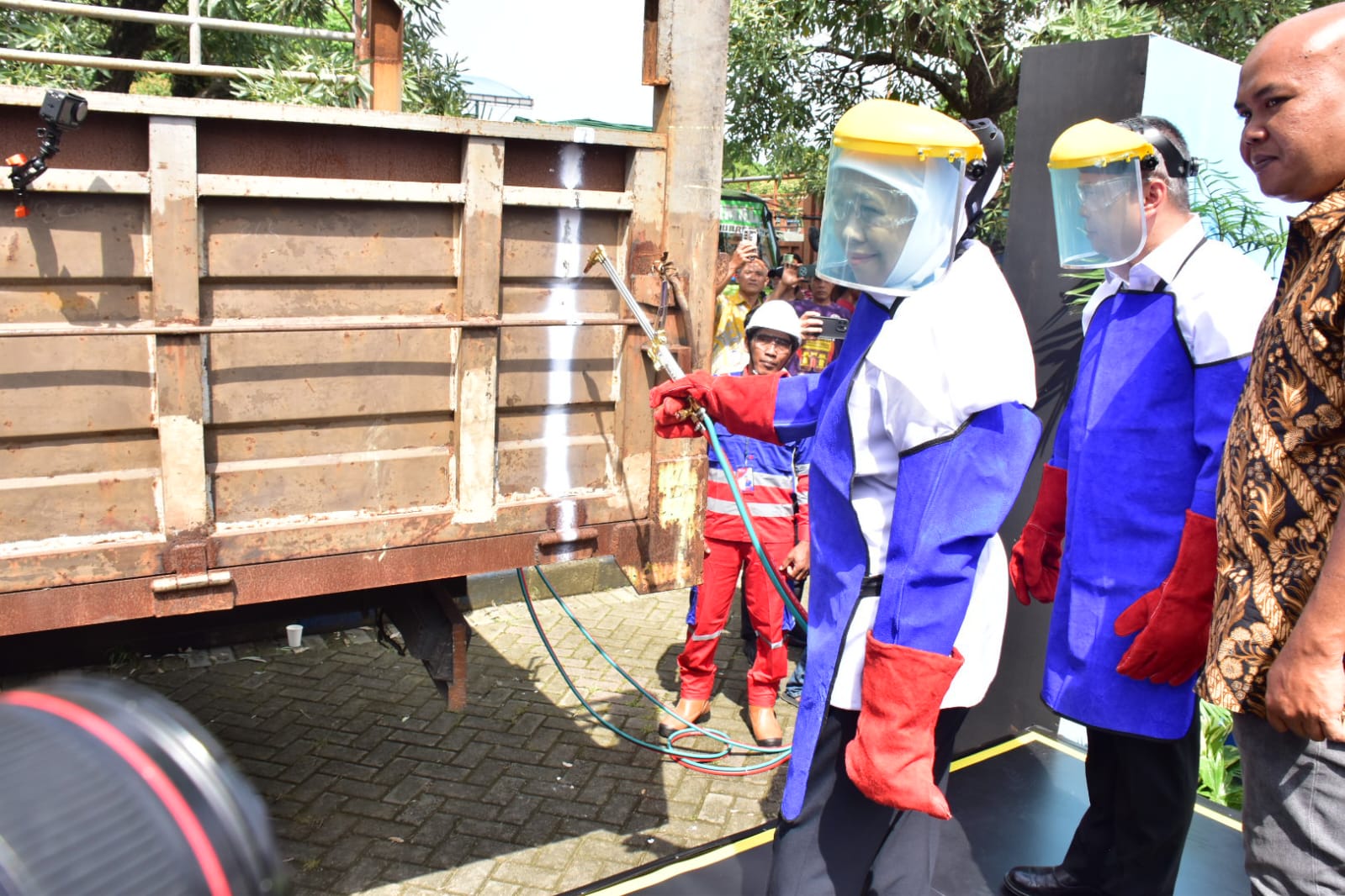 Jatim Komitmen Zero ODOL 2027, Khofifah Diganjar Penghargaan dari Kemenhub