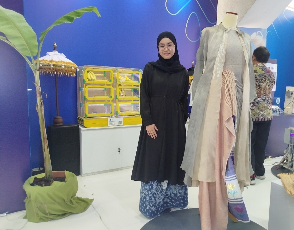 Cantiknya! Dari Pelepah Daun Pisang Bisa Jadi Sustainable Fashion Karya Mahasiswa Kriya ITB