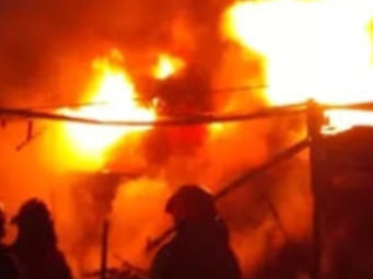 3 Rumah Terbakar di Matraman, Lansia Sedang di Bengkel Tewas Terpanggang